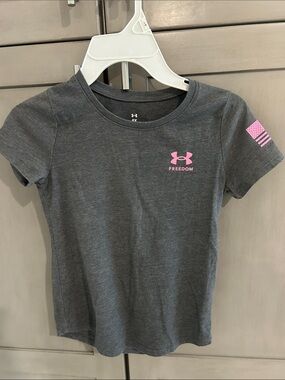 Under Armour Girls Charcoal Gray Tee with Pink Logo